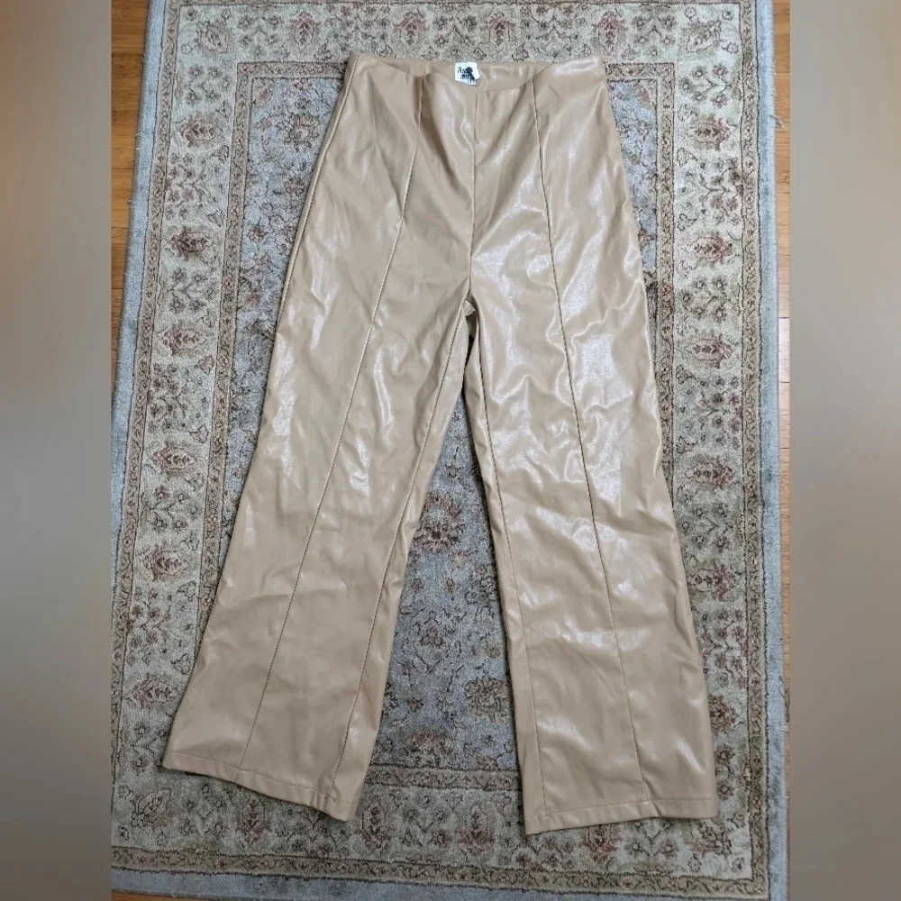 Moving Sale! 💘 GIA PANEL PU PANTS BEIGE - Picture 6 of 7